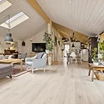 2 Bedroom Gorgeous In *
