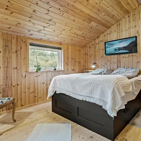 2 Bedroom Gorgeous In Holiday home