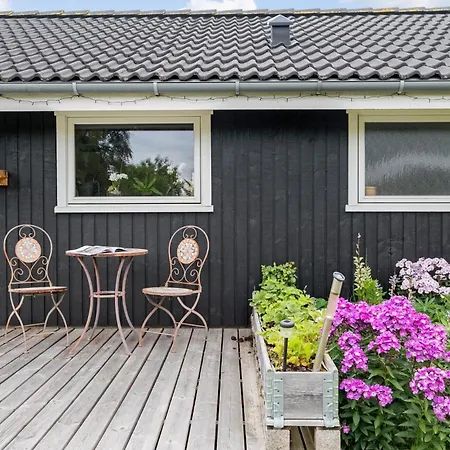 2 Bedroom Gorgeous In Holiday home