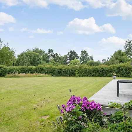 2 Bedroom Gorgeous In *